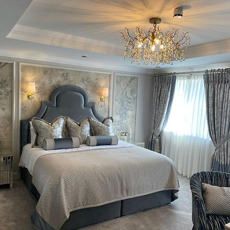 The Newgrange Hotel Наван Екстер'єр фото