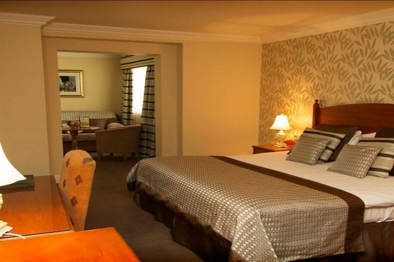 The Newgrange Hotel Наван Екстер'єр фото