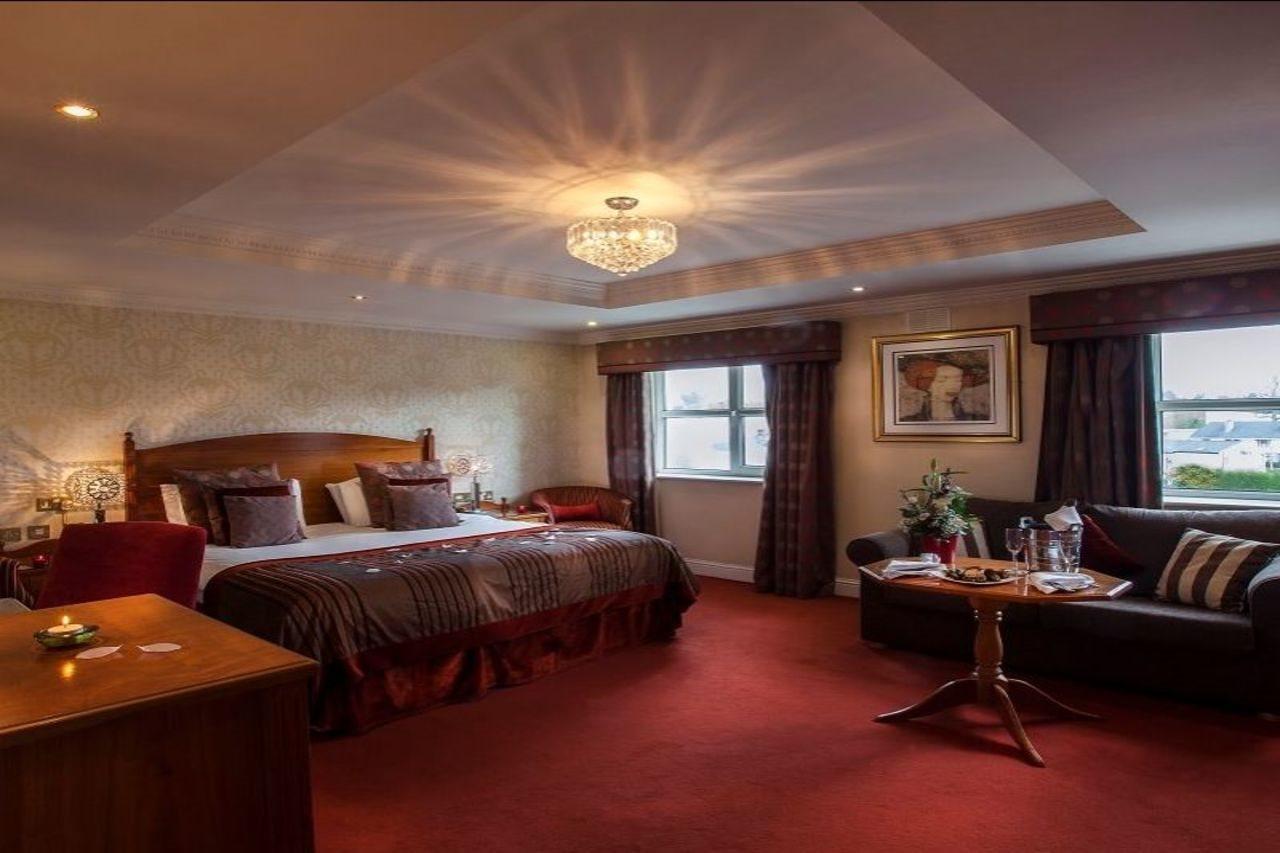 The Newgrange Hotel Наван Екстер'єр фото