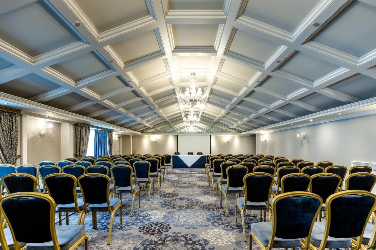 The Newgrange Hotel Наван Екстер'єр фото