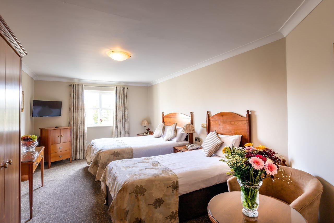 The Newgrange Hotel Наван Екстер'єр фото