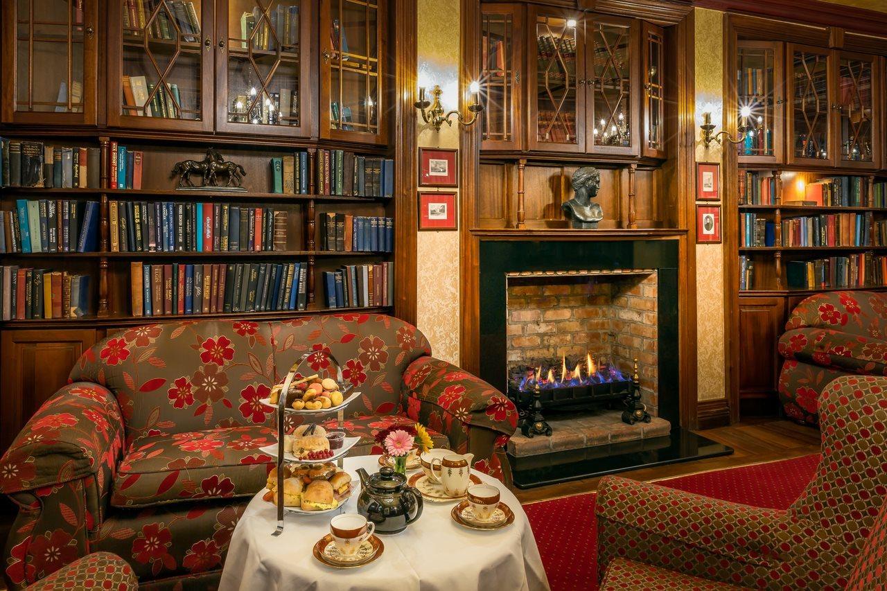 The Newgrange Hotel Наван Екстер'єр фото