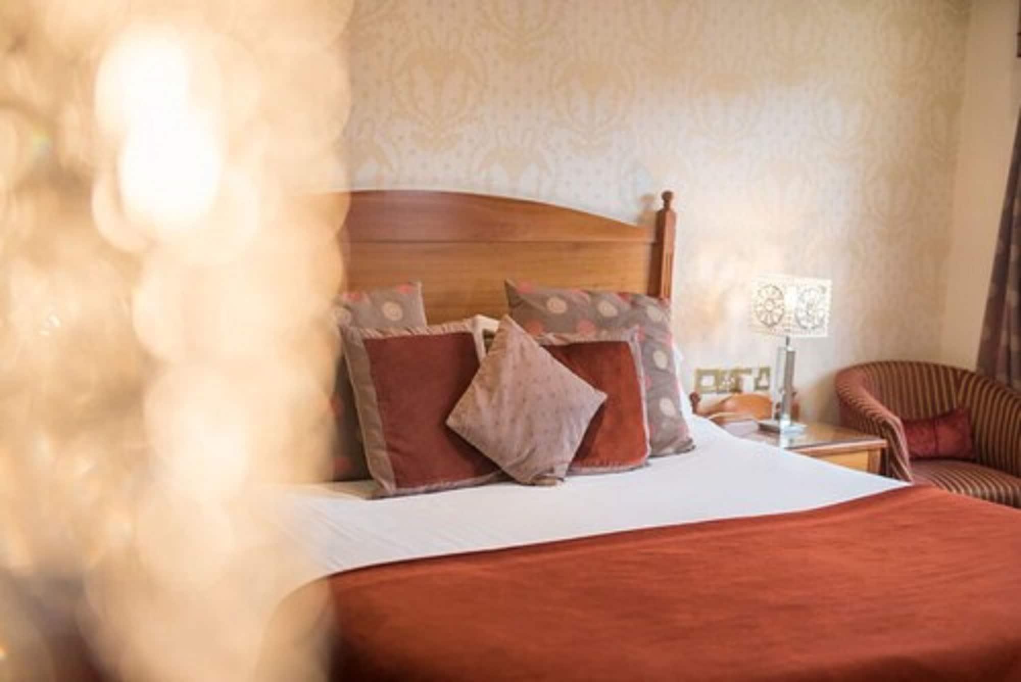 The Newgrange Hotel Наван Екстер'єр фото