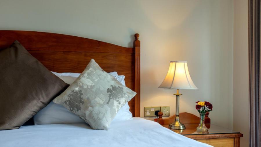 The Newgrange Hotel Наван Екстер'єр фото