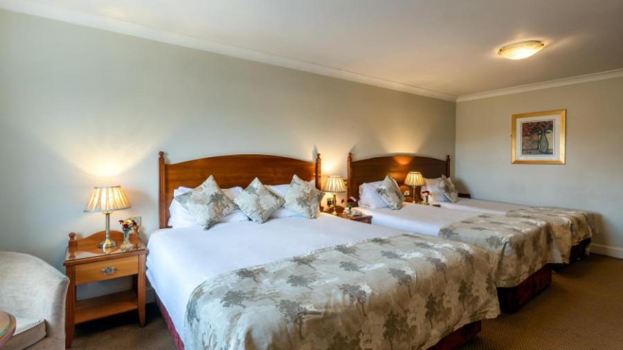 The Newgrange Hotel Наван Екстер'єр фото