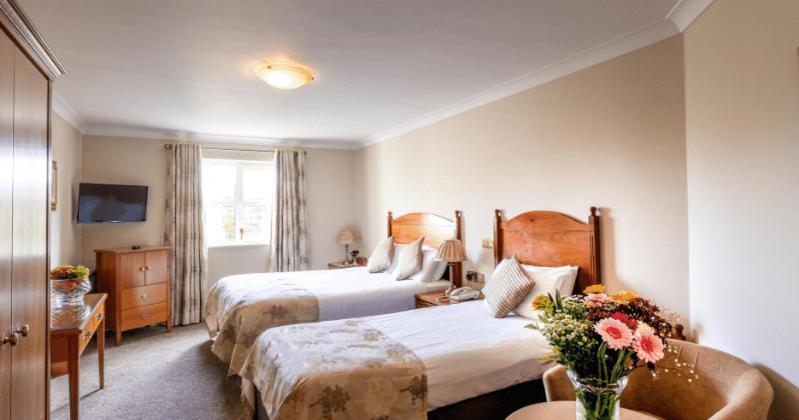 The Newgrange Hotel Наван Екстер'єр фото
