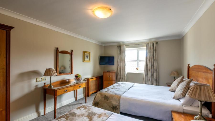 The Newgrange Hotel Наван Екстер'єр фото