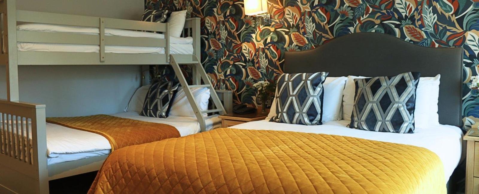 The Newgrange Hotel Наван Екстер'єр фото
