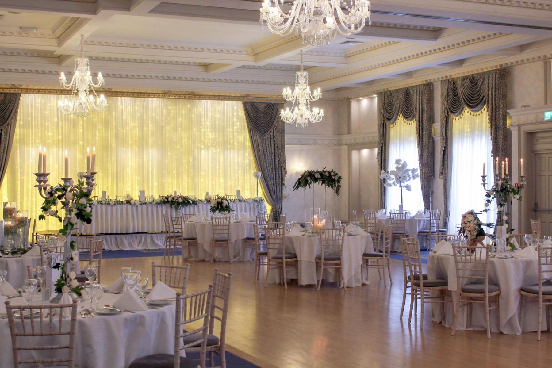 The Newgrange Hotel Наван Екстер'єр фото
