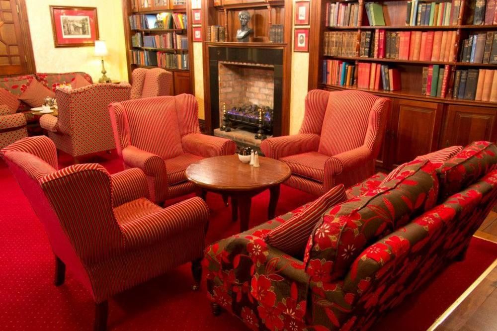 The Newgrange Hotel Наван Екстер'єр фото