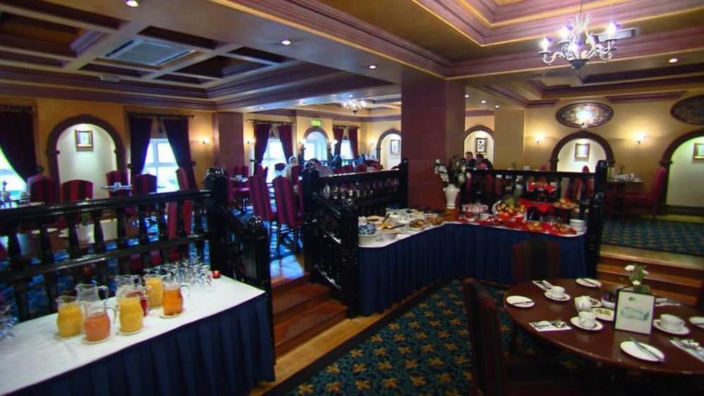 The Newgrange Hotel Наван Екстер'єр фото